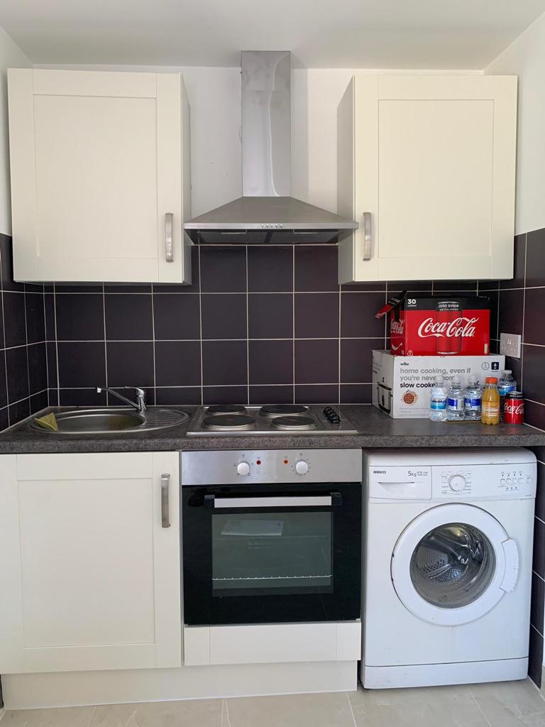 BLSA One Bedroom Studio Flat in Redbridge (Zone 4), FURNISHED, £1000 PM (ALL INCLUSIVE) MyQMUL